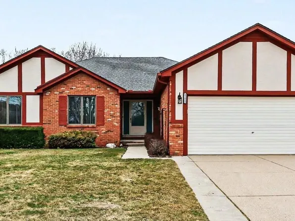 52415 Ridgeway Dr, Macomb, MI 48042