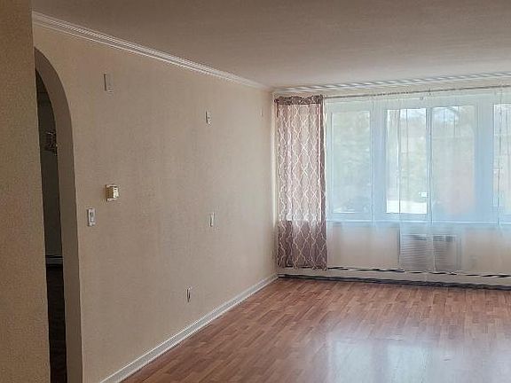 4th image of 825 E Henry Clay St APT 104