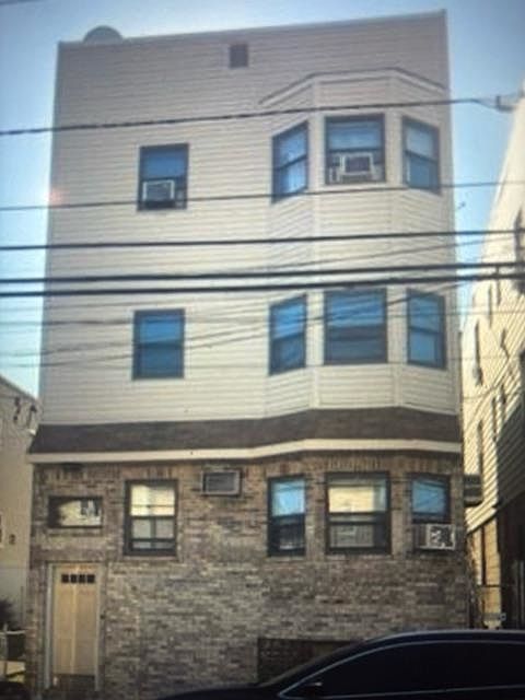1st image of 82 Prospect Ave