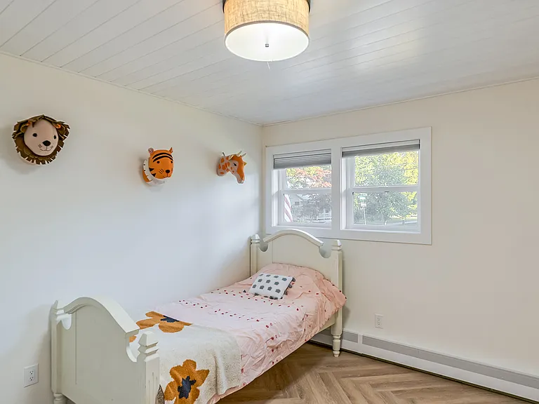 422 Antone St — Photo 9