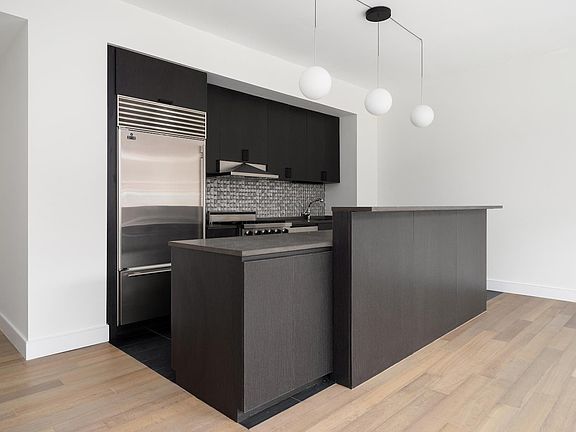 3rd image of 505 Greenwich St APT 6B