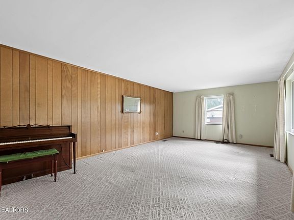 3rd image of 2312 Thorn Grove Pike