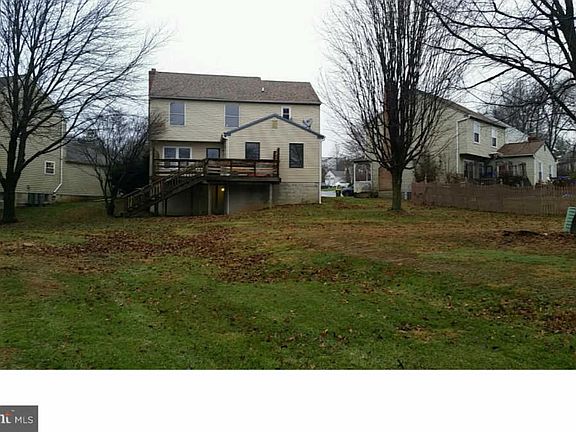 2nd image of 1612 Loretta Ln
