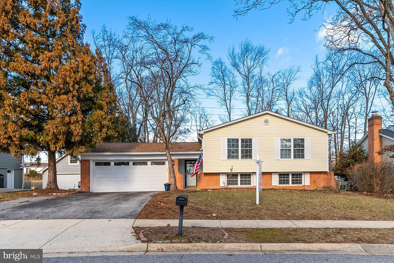 512 Williamsburg Ln photo 1