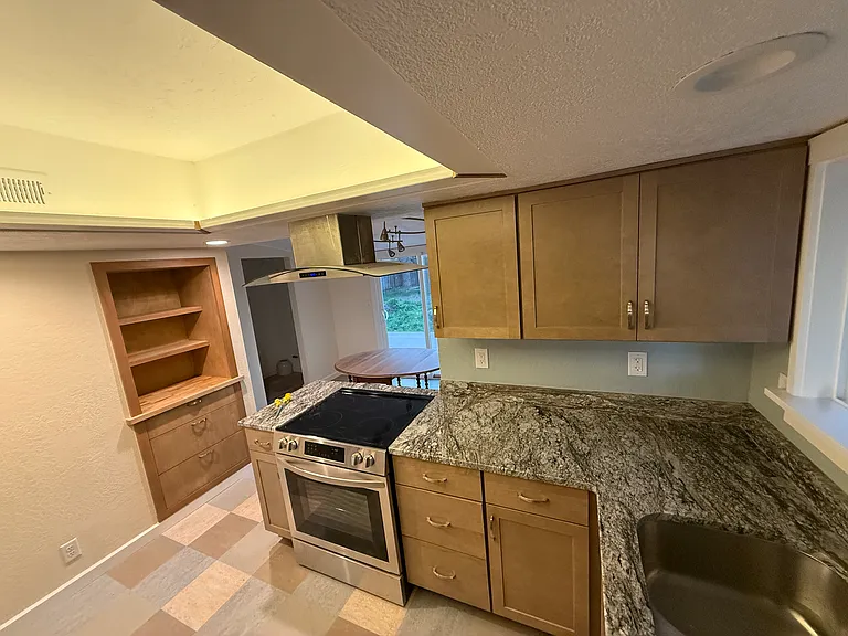 414 Newtown St — Photo 9