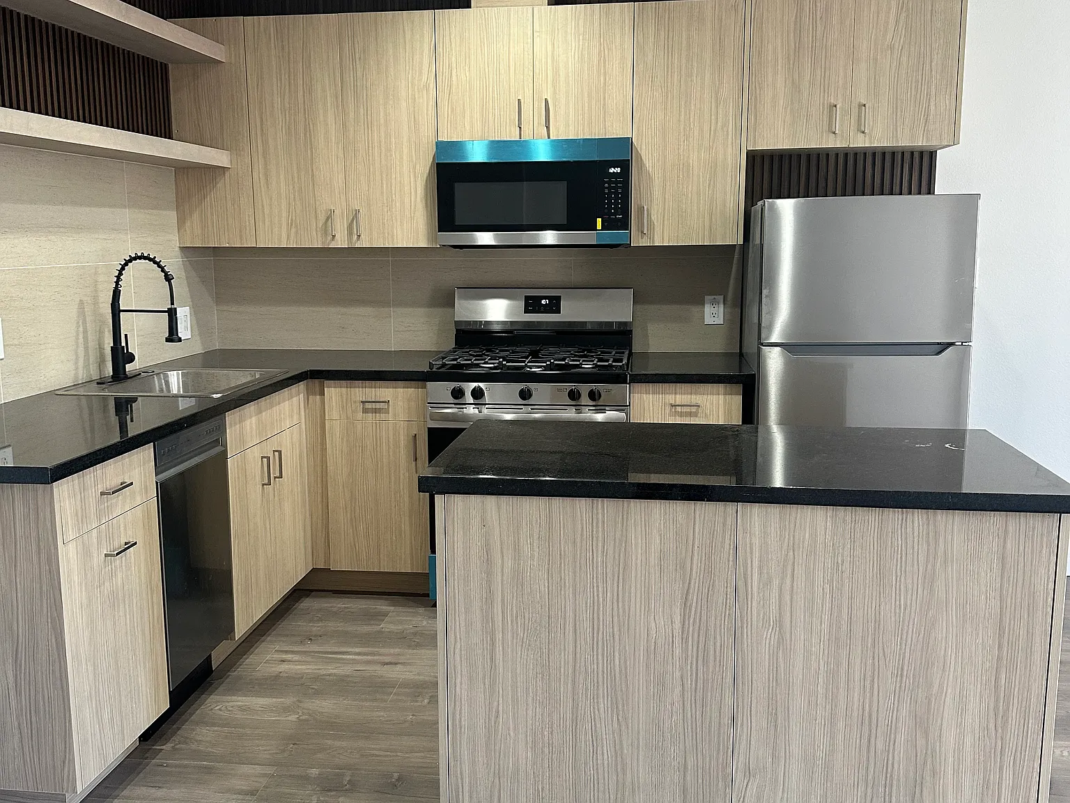 1 bed, 700 sqft, $2,800 — Photo 2