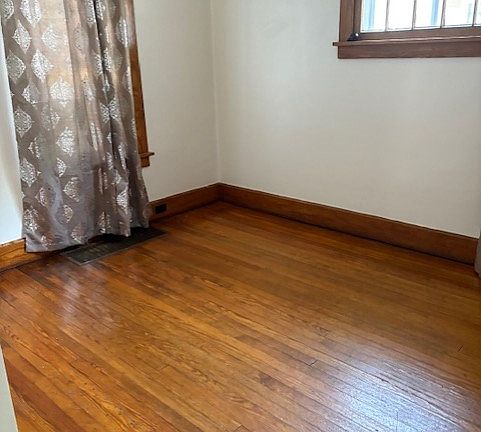 4th image of 2695 Taft Ave
