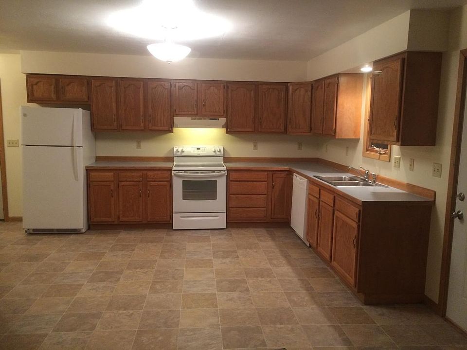 1st image of 305 Evergreen St