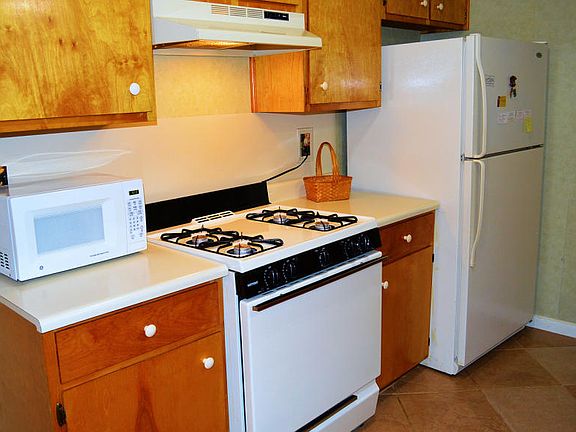 3rd image of 614 Aristocrat Dr