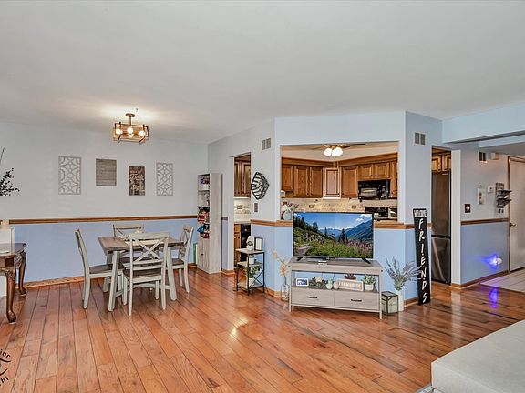 5th image of 211 W Manor Dr