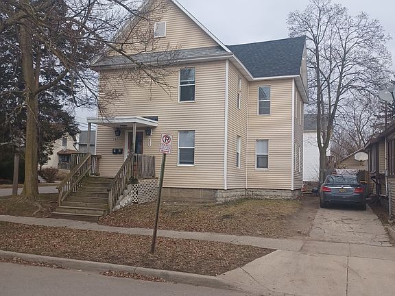 4th image of 935 3rd St NW APT 1