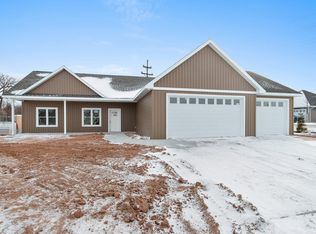 445 W Papermill Run, Kimberly, WI 54136