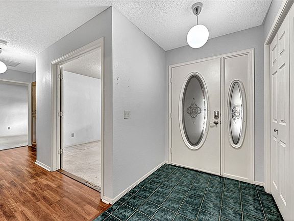 4th image of 1 Dee Ln