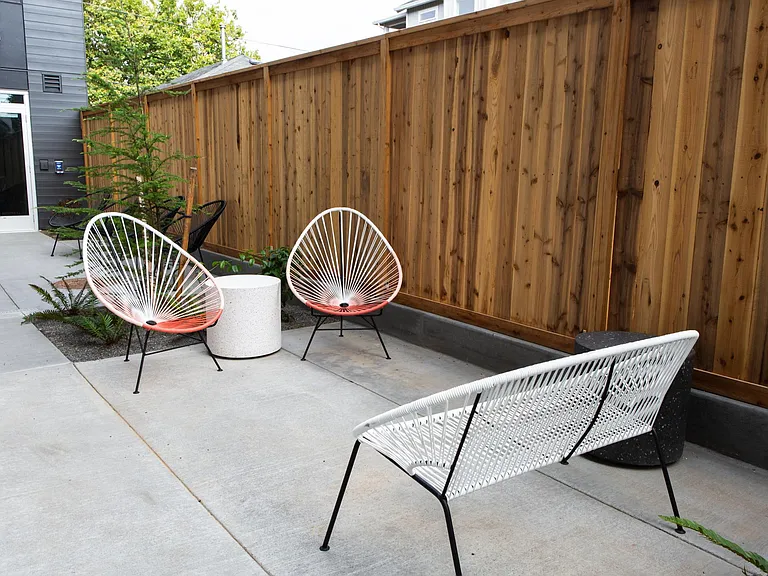 505 Dekum Apartments — Photo 34