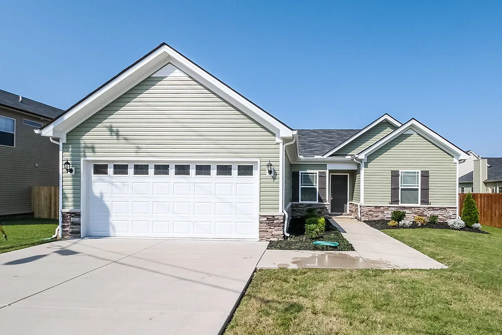3 bed, 2.0 bath, 1288 sqft, $2,210 — Photo 1