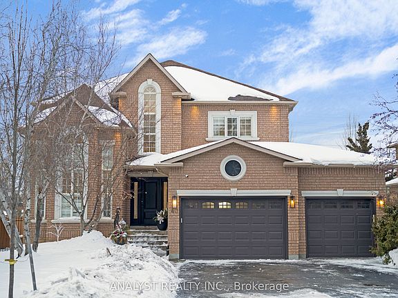 3rd image of 43 Carstad Cres