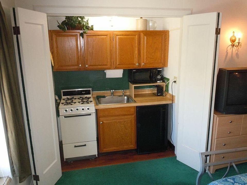 1st image of 1028 E Juneau Ave APT 819