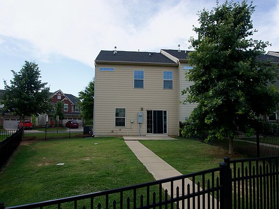 3rd image of 4111 Audubon Park Dr