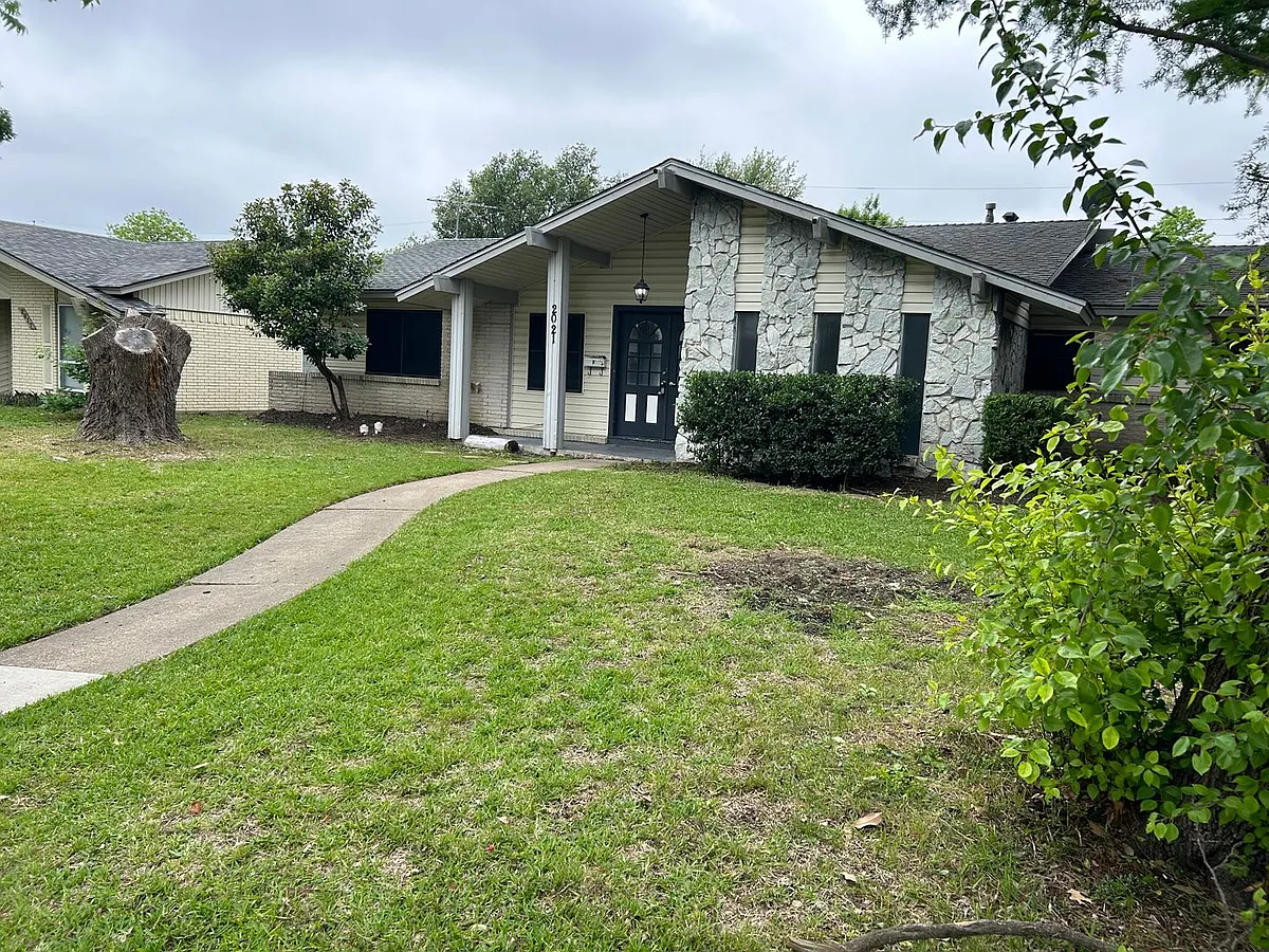 Building Photo - 2021 Aloha Dr