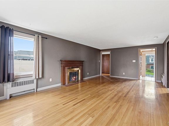 5th image of 807 2nd St