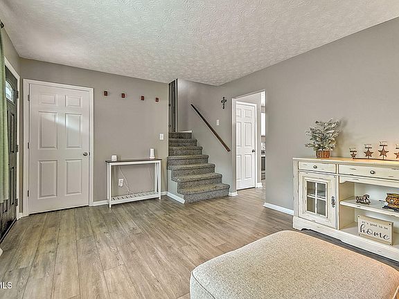 4th image of 1312 Adobe Dr