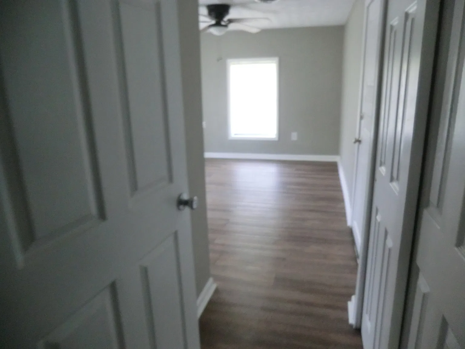2 bed, 1800 sqft, $900 — Photo 2