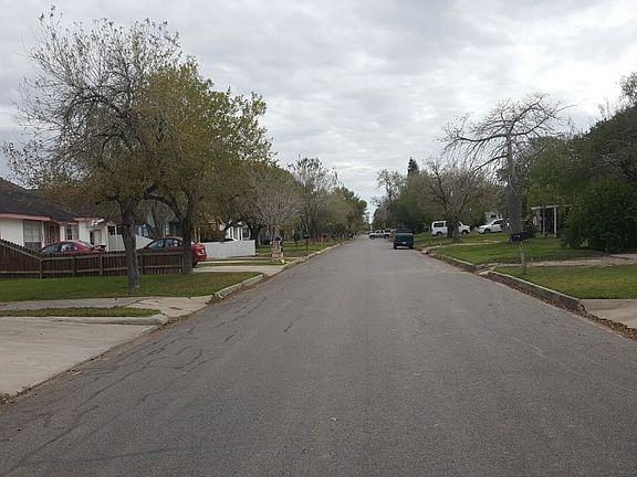 5th image of 914 E Pierce Ave