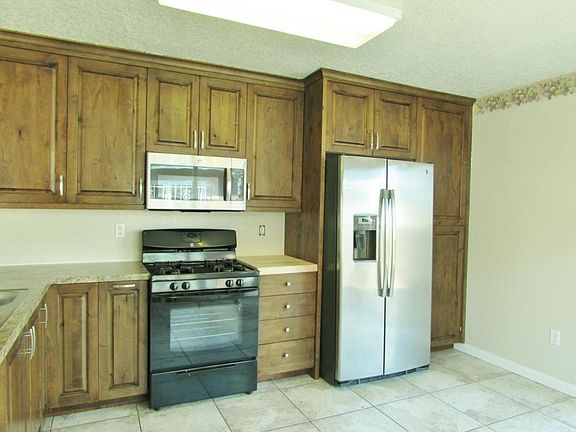 4th image of 9505 Desert Pine Ave SW