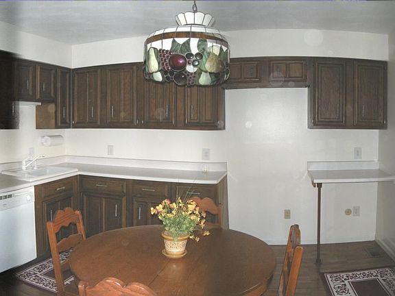 3rd image of 221 Leyland Park Dr