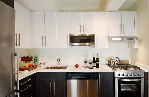 3rd image of 360 W 34th St APT 13R