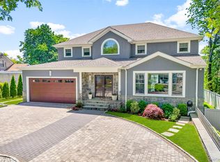 17 Clover Pl, New Rochelle, NY 10805