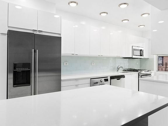 3rd image of 301 E 66th St APT 15E