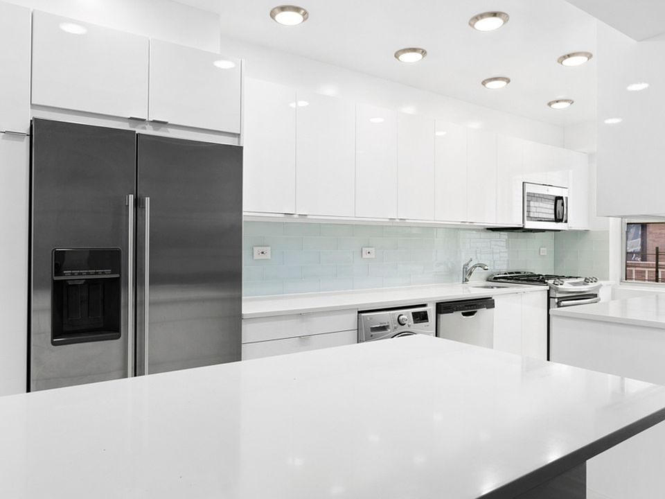 1st image of 301 E 66th St #15EE