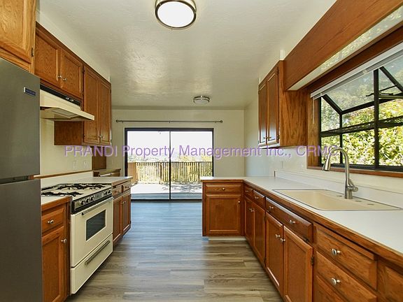5th image of 106 Buena Vista Ave