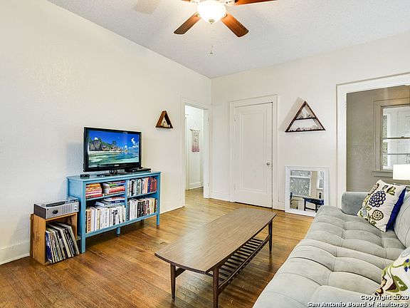 4th image of 805 W Summit Ave #2