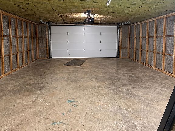 2nd image of 521 E Walnut St