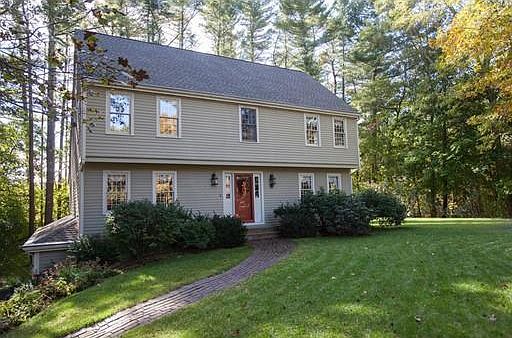 1st image of 27 Carriage House Ln