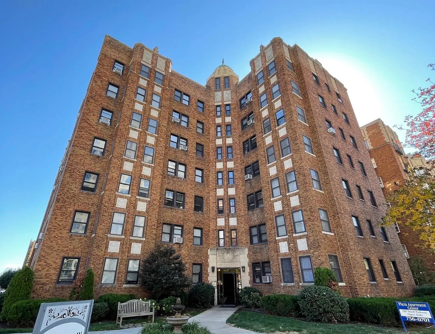 Mark Twain Apartments — Photo 4