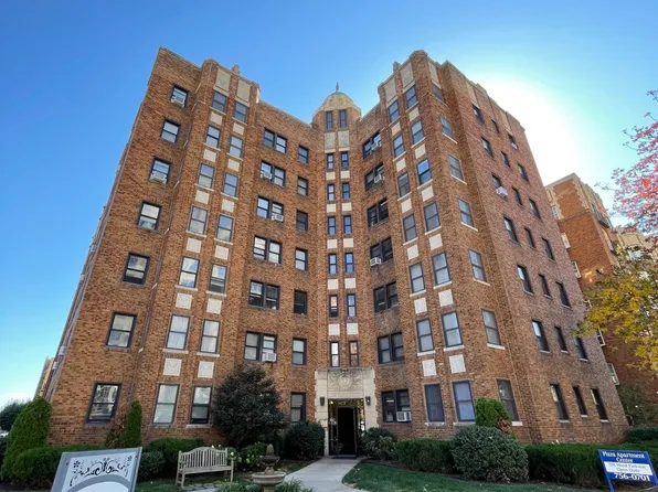 Mark Twain Apartments