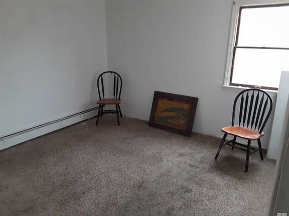 2nd image of 2 Ashwood Dr #2