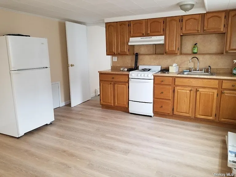 608 E Penn St #WALK-IN — Photo 3