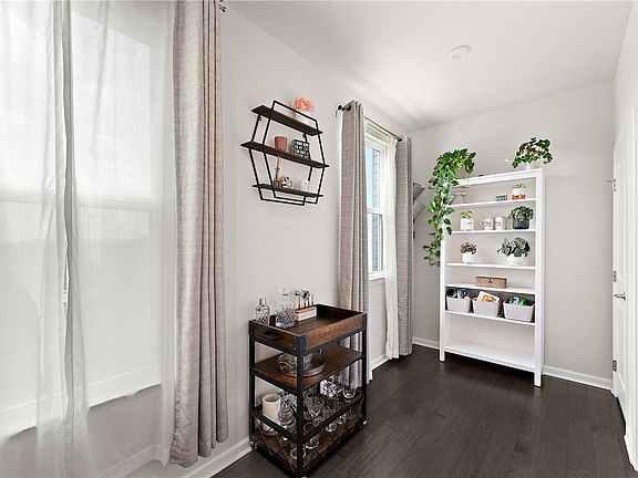 5th image of 638 Amarth Ln