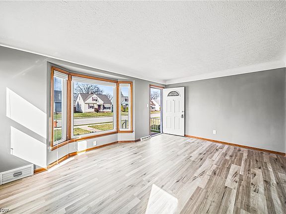 4th image of 5139 E 119th St