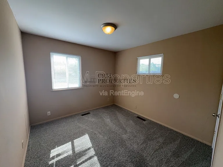 2400 Balmoral Blvd — Photo 13