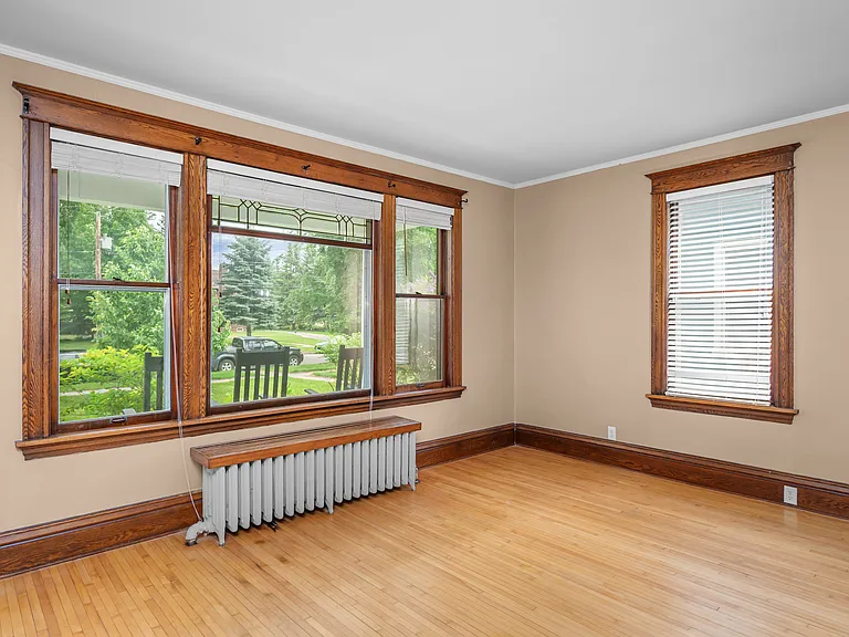526 Reeves Dr — Photo 4