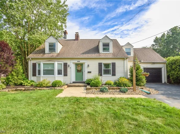 355 Scott St, Hubbard, OH 44425