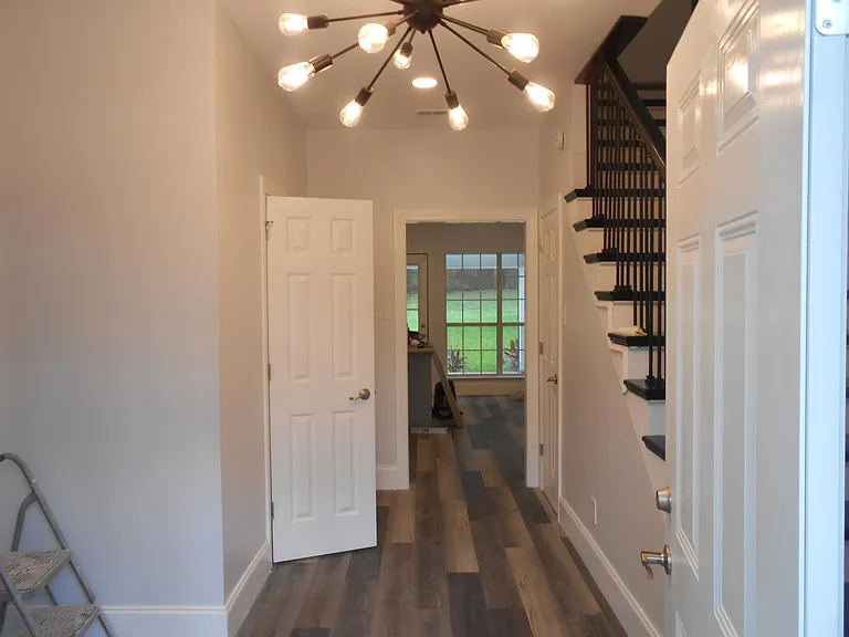 4120 Oakbriar Dr E — Photo 2