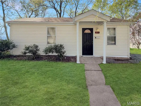 3533 Dixie Dr, Saint Ann, MO 63074