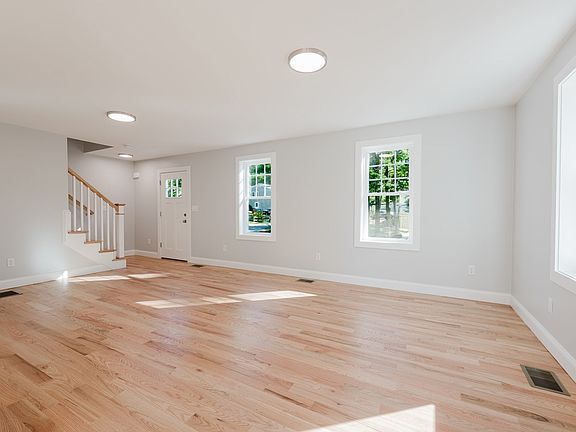 5th image of 22 Morrison St