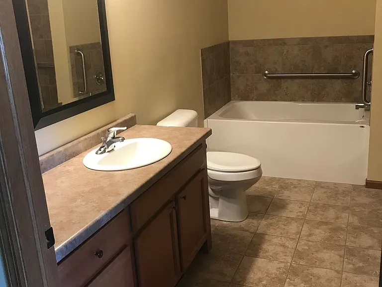 5557-5559 Cyndi Ct — Photo 28